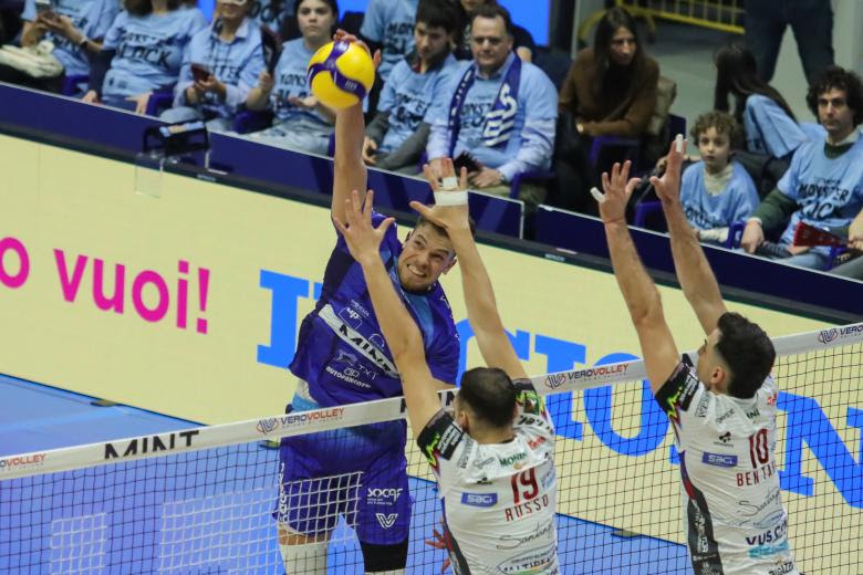 Grande Vero Volley, Perugia vince solo al tie break