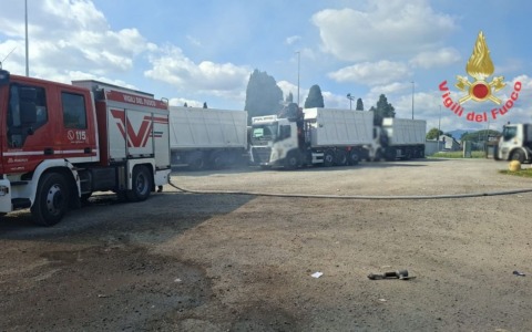 A fuoco un autocarro