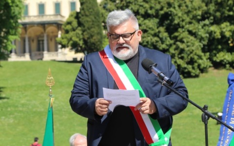 Il dilemma di Bono e l’appello ai “responsabili”: ma la sua caduta conviene veramente a qualcuno?