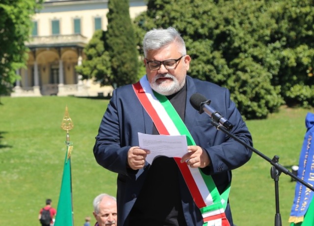 Il dilemma di Bono e l’appello ai “responsabili”: ma la sua caduta conviene veramente a qualcuno?