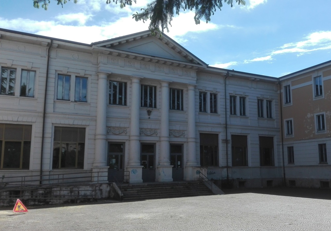 Un teatro da 500 posti nell’ex ospedale o nel cortile di Villa Tittoni