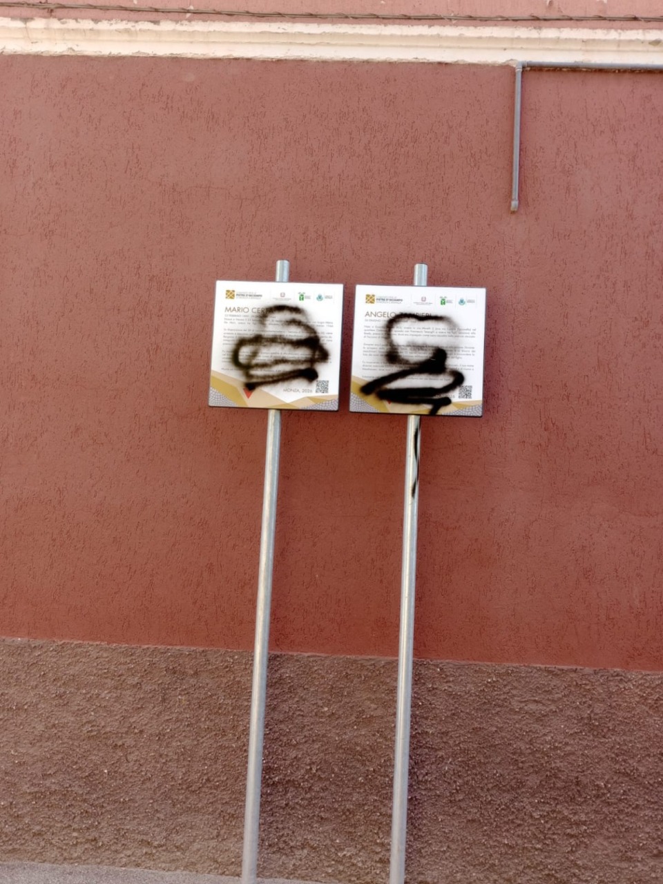 Sfregio alla memoria a pochi giorni dal 25 aprile