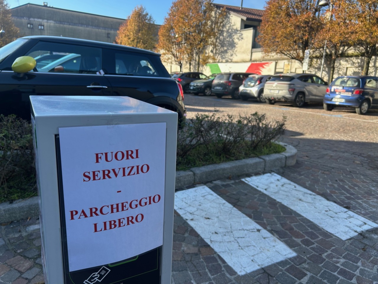 Parcheggio a pagamento a Carate Brianza: «Solo il 14% di utilizzo, il posteggio è un flop»