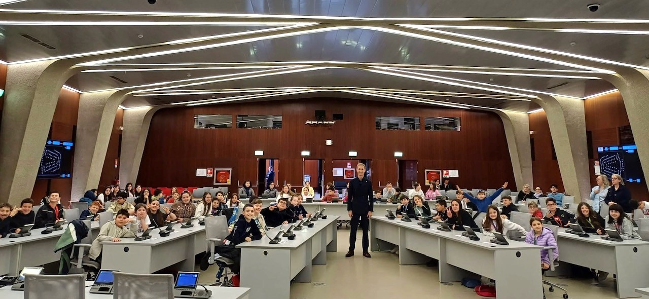 Gli studenti di quinta di Misinto a Palazzo Pirelli