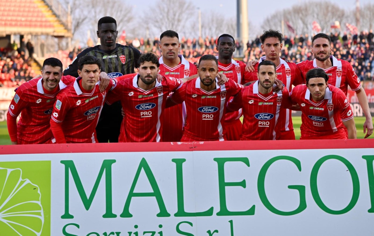 Petagna guadagna il rigore, Pessina lo realizza: a Catanzaro un Monza in nove conquista il pareggio all’ultimo respiro