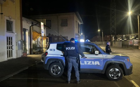 Nuovo blitz della Polizia in stazione a Carnate: nel mirino spacciatori e negozi non a norma