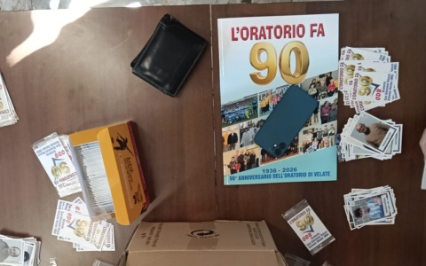 “Celo manca, celo manca”: i volontari dell’oratorio di Velate diventano… figurine