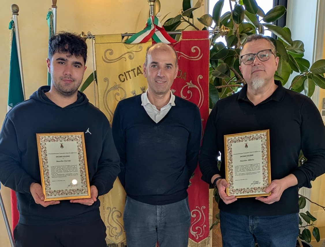 Salvarono una persona dalla furia del Tarò: encomio solenne a padre e figlio