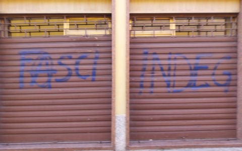 Imbrattate le sedi di Forza Italia e Indipendenza