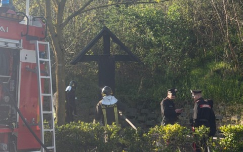 Dopo l’incendio, una raccolta fondi per un nuovo crocifisso