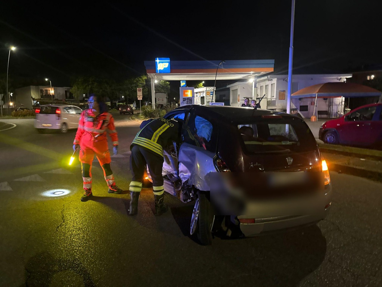 Maxi schianto nella notte di Pasqua: un 24enne ferito