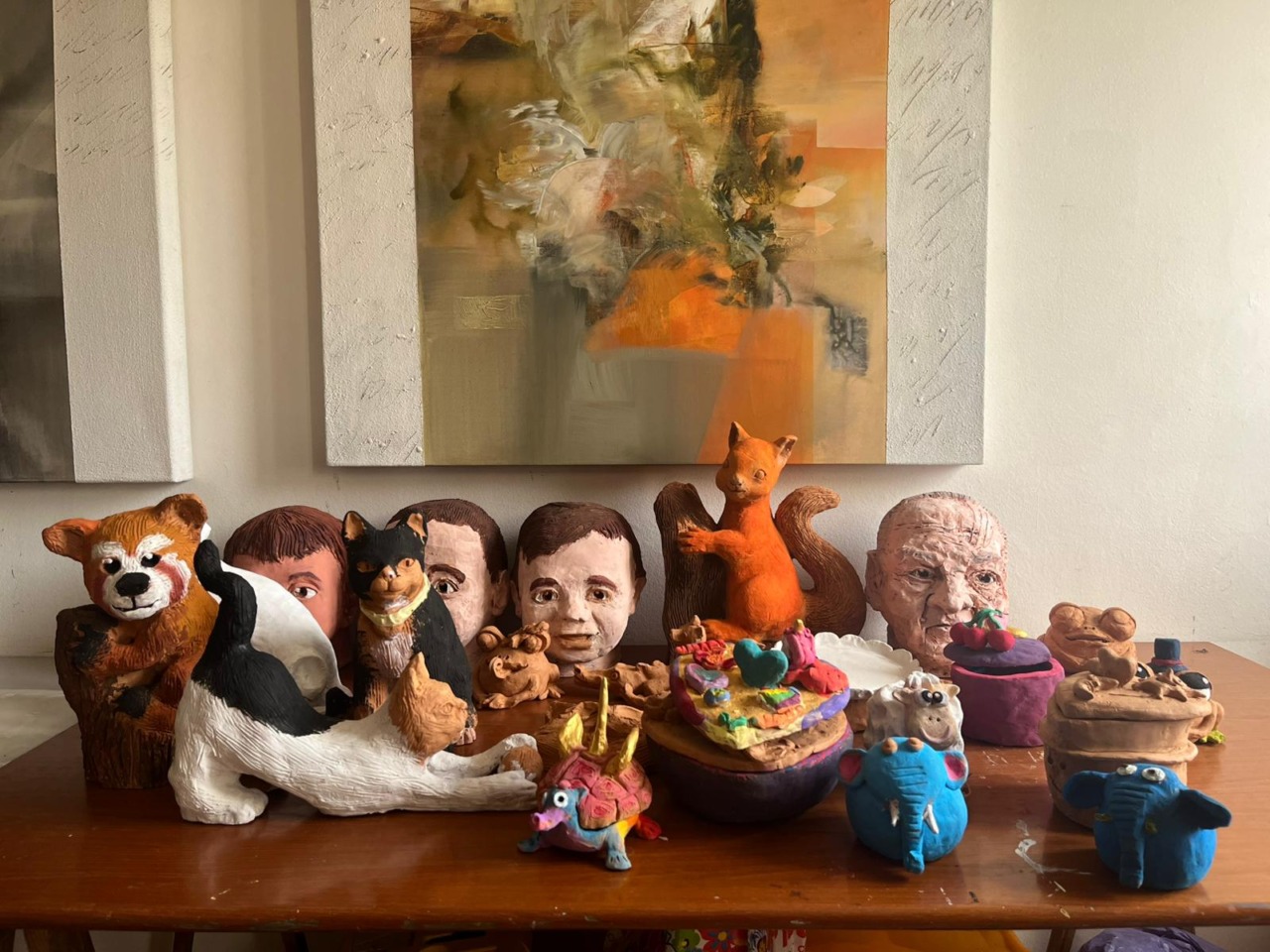 “Scolpiamo insieme”: in mostra le opere in argilla dei più piccoli