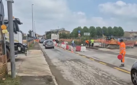 Pedemontana, senso unico alternato in via Santa Margherita per i lavori: è caos