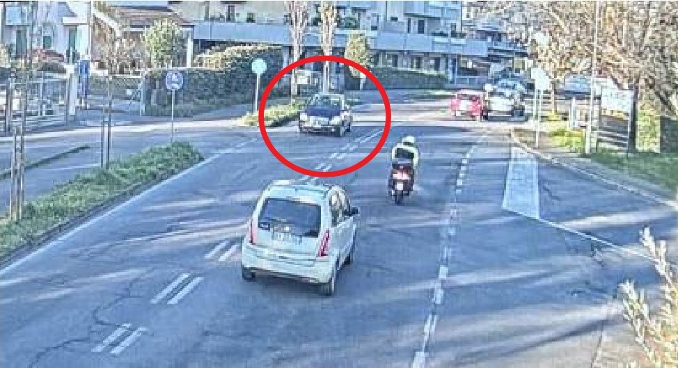 Investe un pedone sulle strisce e poi scappa: pirata della strada arcorese preso sul posto di lavoro