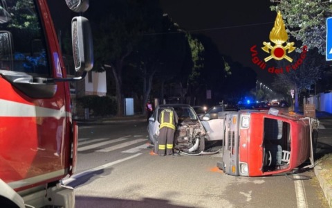 Scontro tra due auto, ferito anche un bambino
