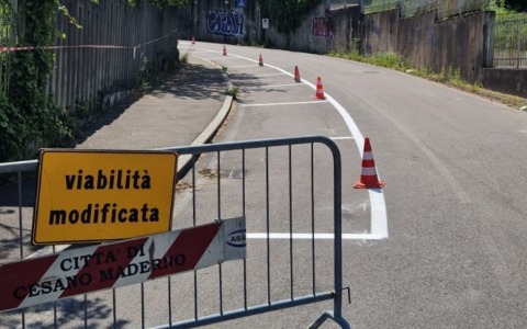 Scatta il senso unico per risolvere i problemi della strada troppo stretta