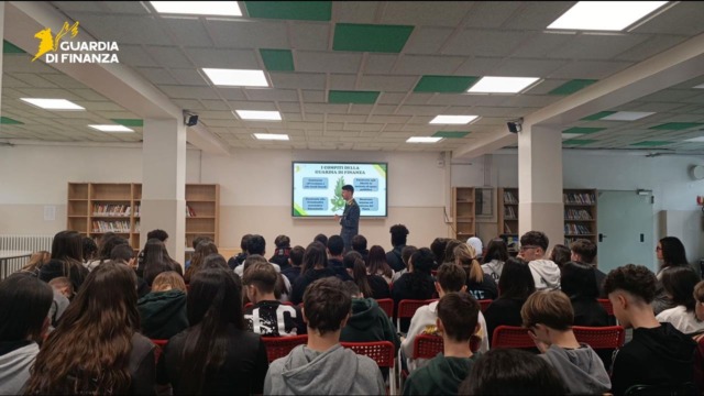 I finanzieri salgono in cattedra per l’educazione alla legalità economica