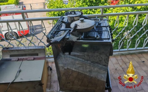 Incendio divampa in cucina