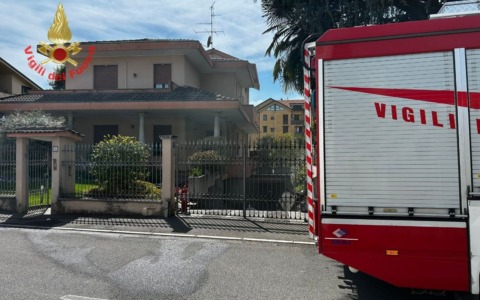 Divampa un incendio nella taverna, arrivano i pompieri