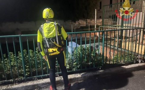 “E’ caduto un uomo in acqua”. I soccorritori non trovano nessuno