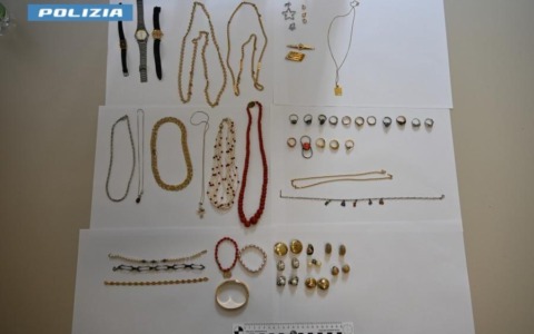 Finto Carabiniere sottrae 20mila euro di gioielli a un’anziana: arrestato