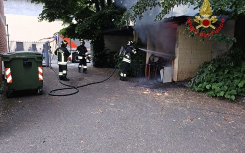 Incendio all’esterno del Collegio Ballerini