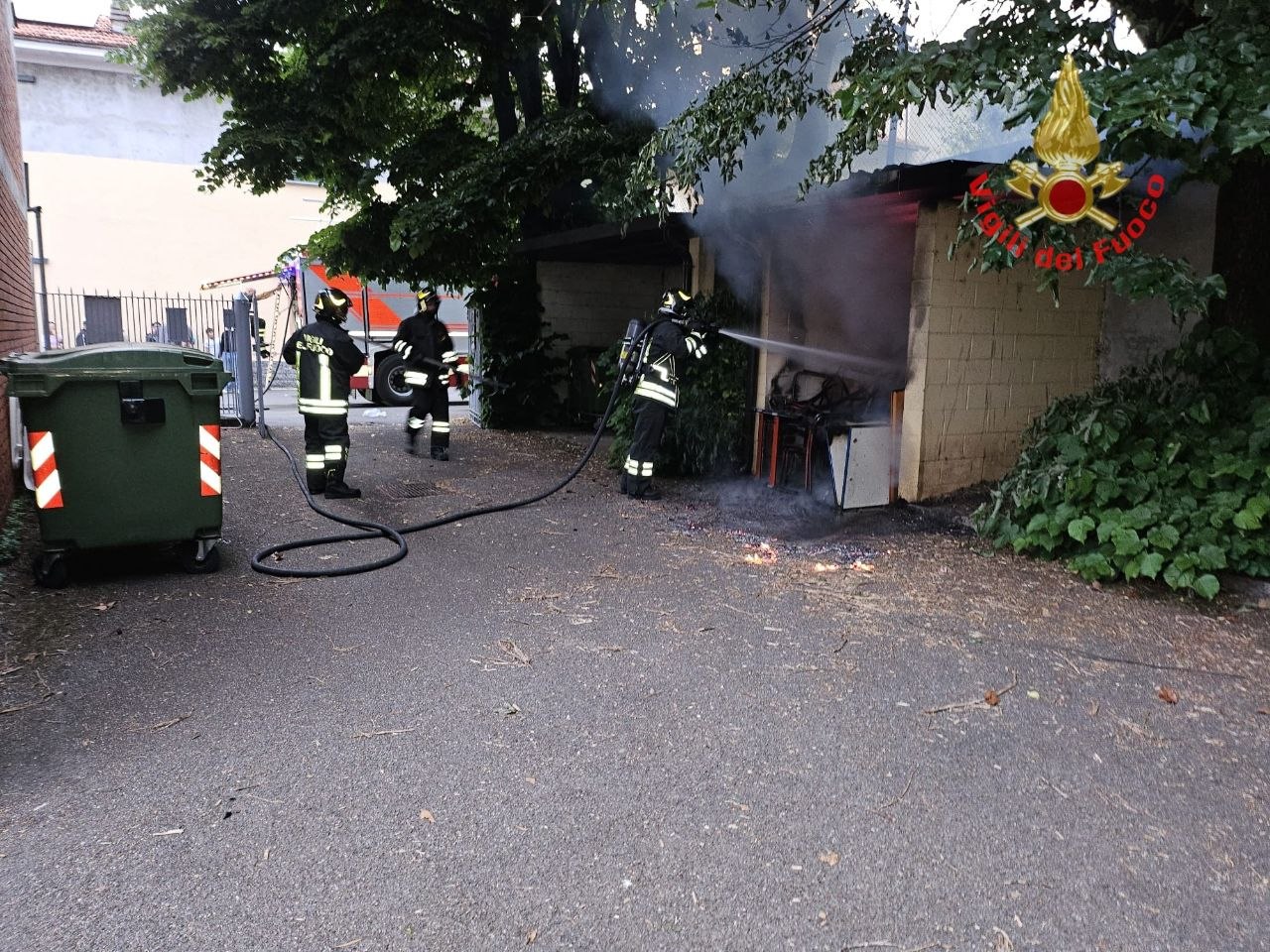 Incendio all’esterno del Collegio Ballerini