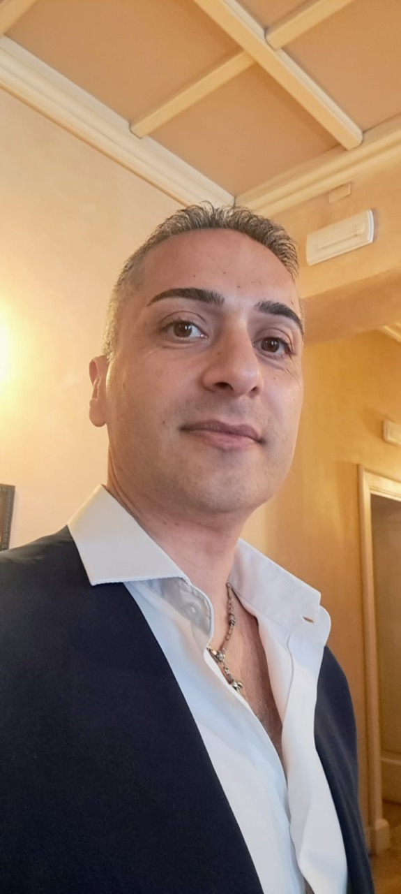 Assessore partecipa alla cerimonia dell’Anpi, il sindaco gli toglie la delega