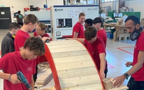 Un ponte di legno per raccontare il “TRA”
