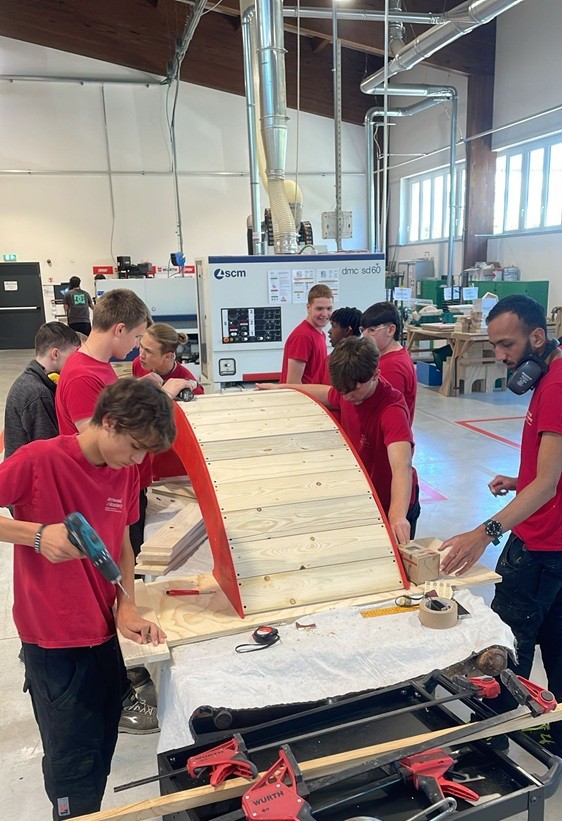 Un ponte di legno per raccontare il “TRA”