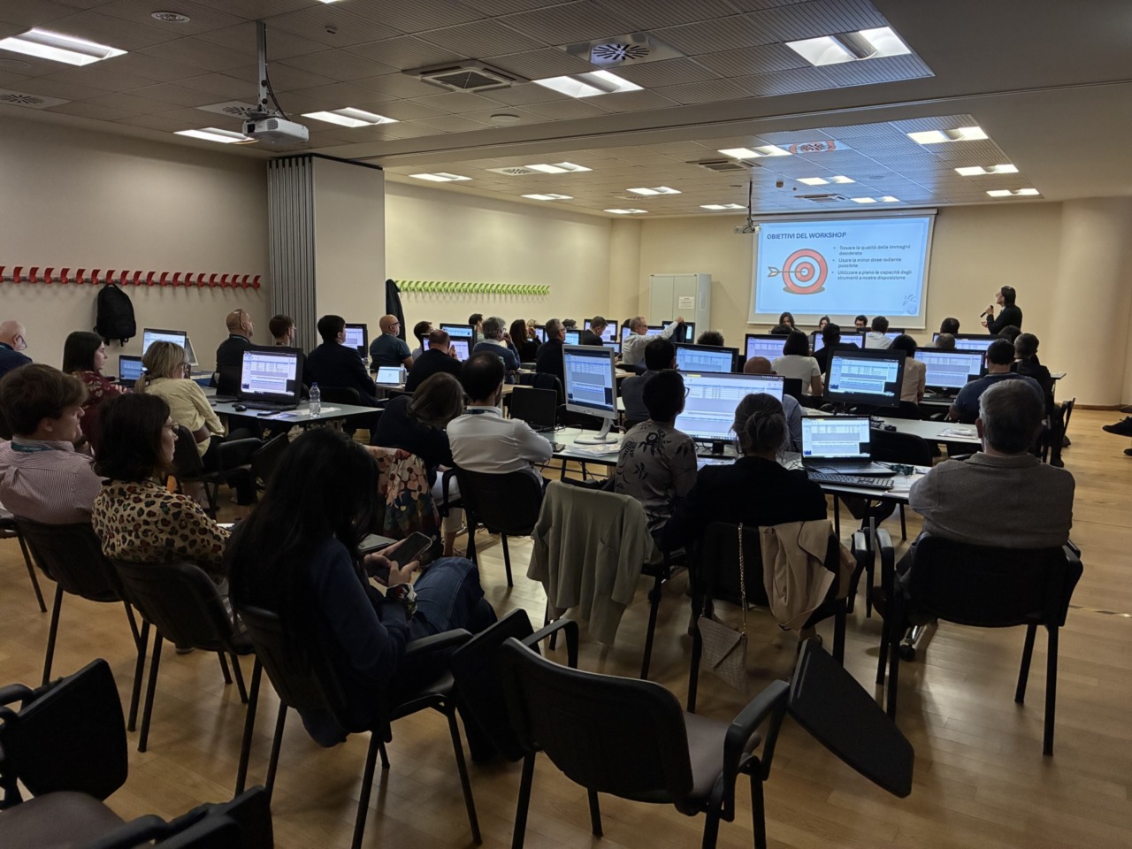 Confronto su Intelligenza artificiale e TC