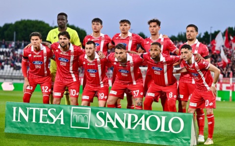 Juve Stabia – Monza finisce 2 a 2: i brianzoli rimontano due reti alle vespe! Martedì la gara di ritorno all’U-Power Stadium