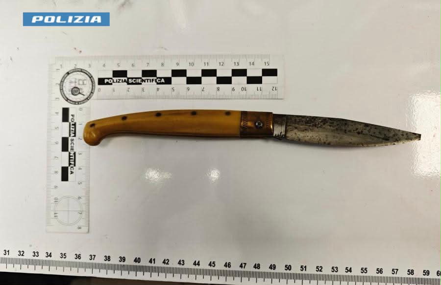 Aveva minacciato la dipendente di un supermercato col coltello: arrestato