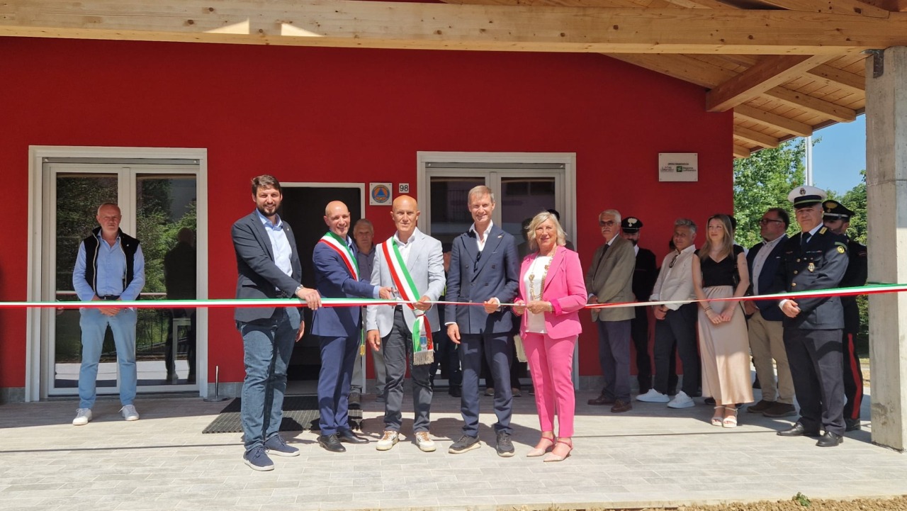 Taglio del nastro per la nuova sede della Protezione Civile