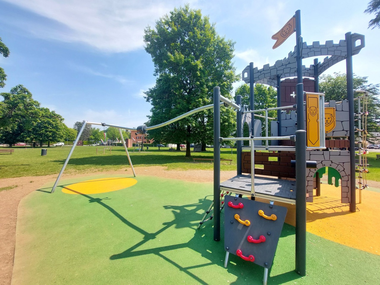 Nuovi giochi   al Parco Green e nei giardini di via Leopardi a Birone