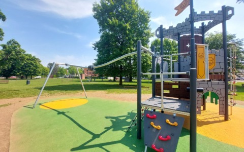 Nuovi giochi   al Parco Green e nei giardini di via Leopardi a Birone