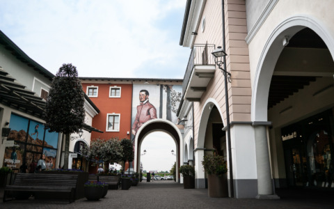 Al Franciacorta Designer Village arte urbana e musica incontrano lo shopping