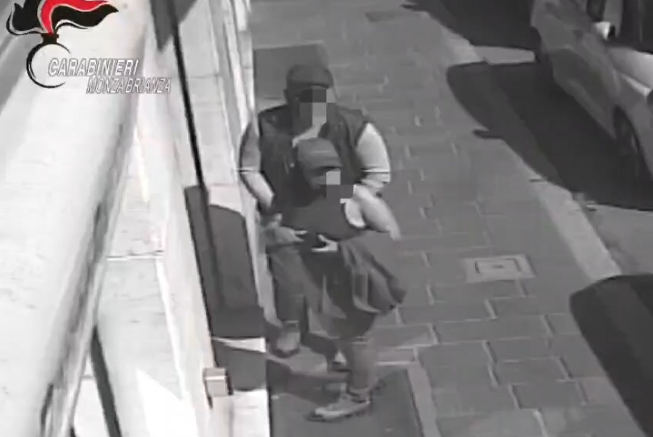 Furti in appartamento e truffa della monetina: sgominata dai Carabinieri di Desio la banda criminale