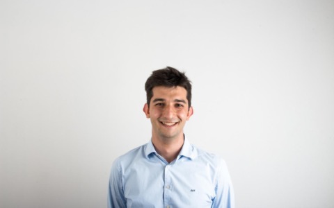 Dopo la laurea in ingegneria entra in seminario, Matteo vuole fare il prete