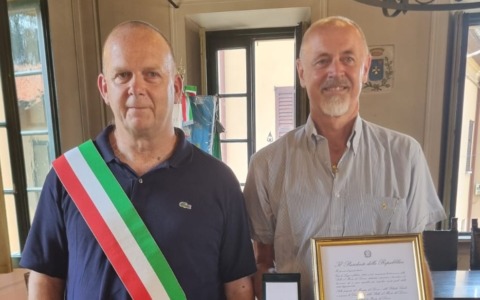Aicurzio, il sindaco accoglie in Comune il neo Maestro del Lavoro