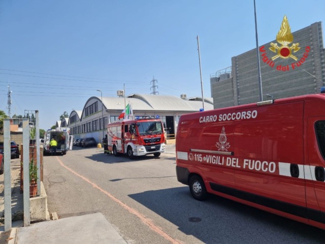 Scoppia un incendio in una azienda