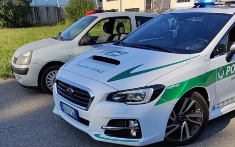 Senza patente guidava un’auto senza assicurazione: maxi multa della Locale