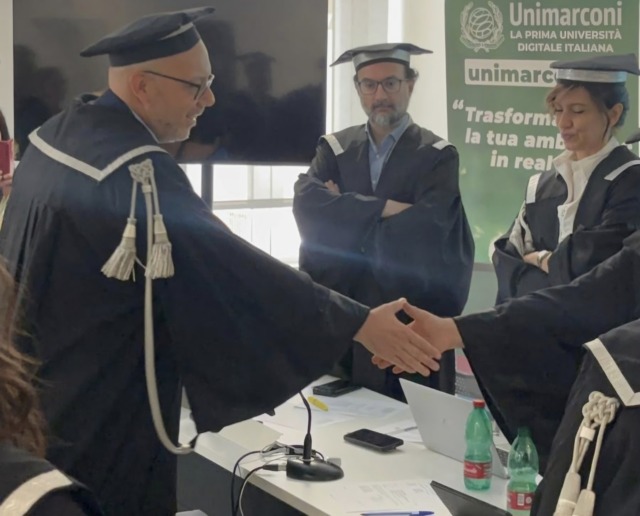 Il sindaco Consonni si laurea a 53 anni: “Non è mai troppo tardi per imparare”