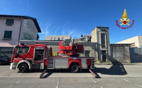 Accusa un malore sul tetto, grave operaio 46enne
