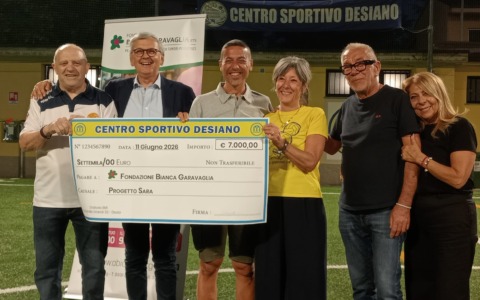 Tanti bracciali intrecciati che donano speranza
