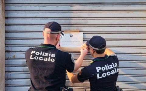 Vende alcolici ai minorenni, Il Questore chiude il negozio