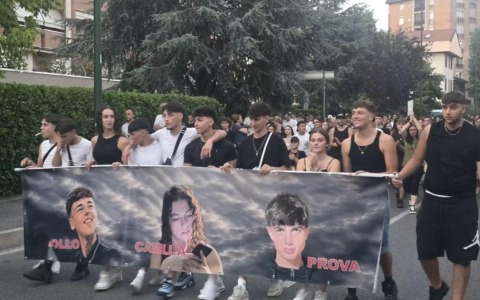 «Mio figlio è riuscito a uscire dall’auto e a chiamare i soccorsi»