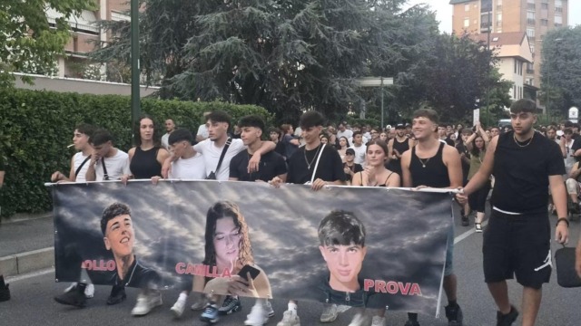 «Mio figlio è riuscito a uscire dall’auto e a chiamare i soccorsi»