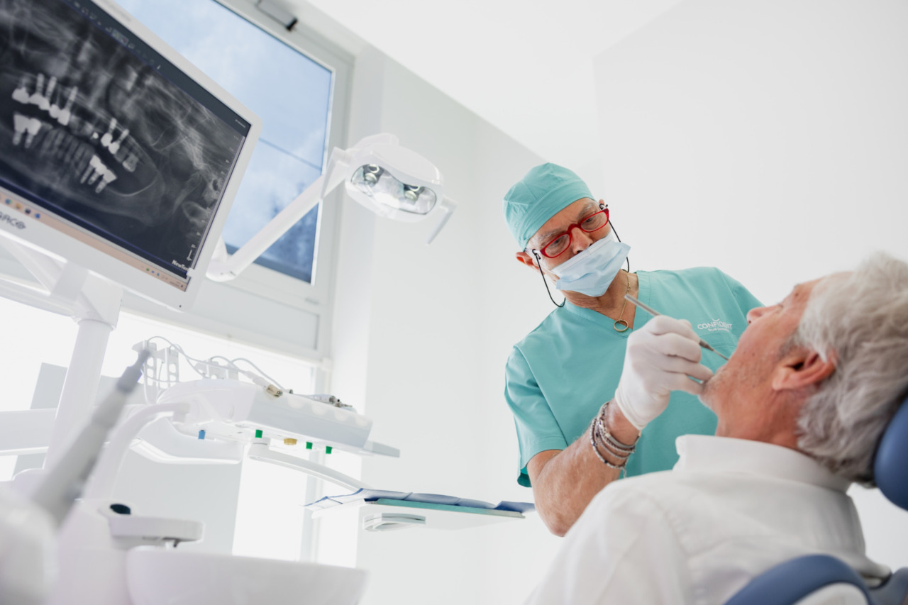 I vantaggi dell’implantologia moderna: soluzioni avanzate e sedazione cosciente per tornare a sorridere serenamente