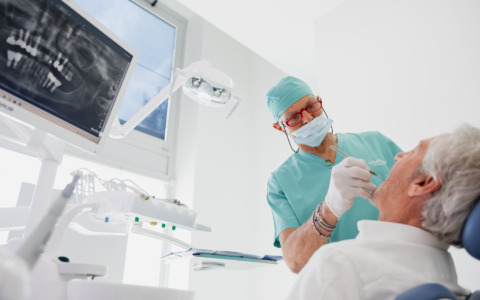 I vantaggi dell’implantologia moderna: soluzioni avanzate e sedazione cosciente per tornare a sorridere serenamente